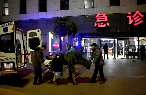 长途救护车转运中心-24小时接送服务